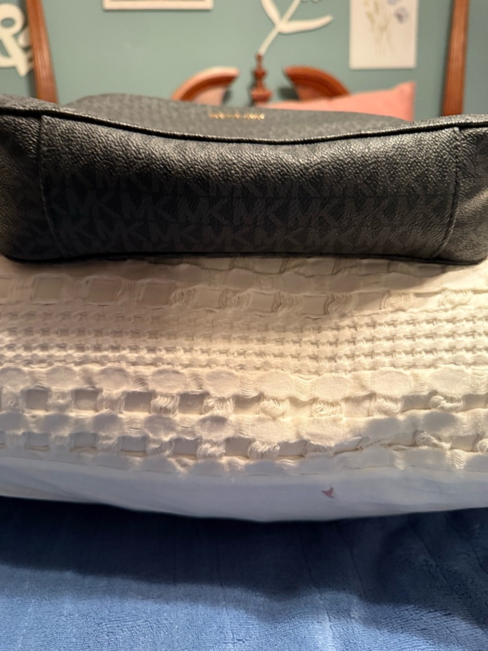 Michael Kors Gray/black Monogram Crossbody Bag with Gold Logo - Picture 3 of 7